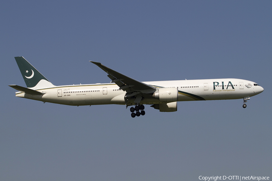 Pakistan International Airlines - PIA Boeing 777-340(ER) (AP-BID) | Photo 348443