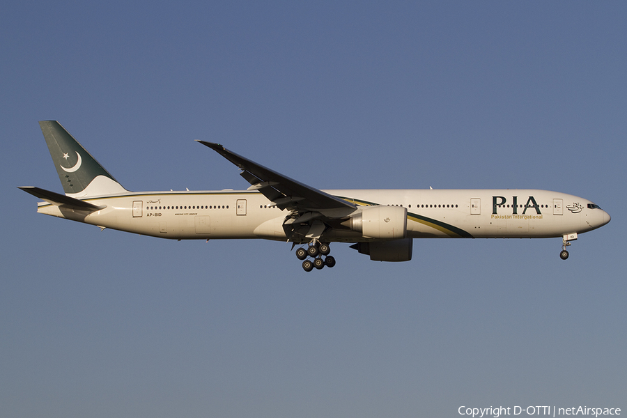 Pakistan International Airlines - PIA Boeing 777-340(ER) (AP-BID) | Photo 373540