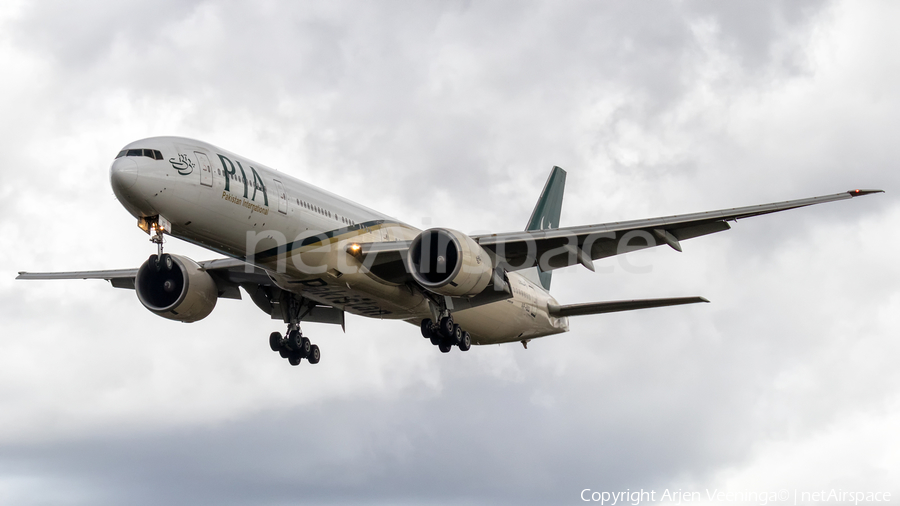 Pakistan International Airlines - PIA Boeing 777-340(ER) (AP-BID) | Photo 380420