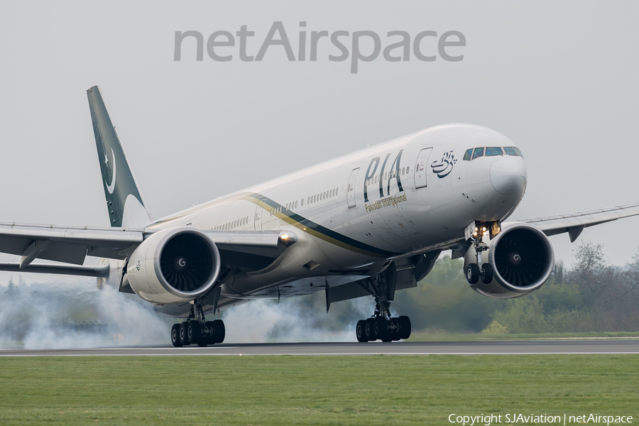 Pakistan International Airlines - PIA Boeing 777-340(ER) (AP-BID) | Photo 46131