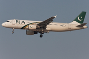 Pakistan International Airlines - PIA Airbus A320-214 (AP-BLS) at  Dubai - International, United Arab Emirates