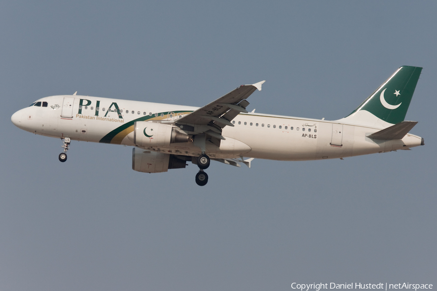 Pakistan International Airlines - PIA Airbus A320-214 (AP-BLS) | Photo 417947