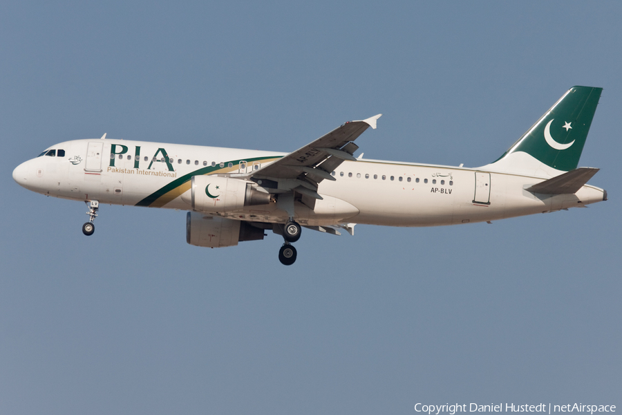 Pakistan International Airlines - PIA Airbus A320-214 (AP-BLV) | Photo 416220