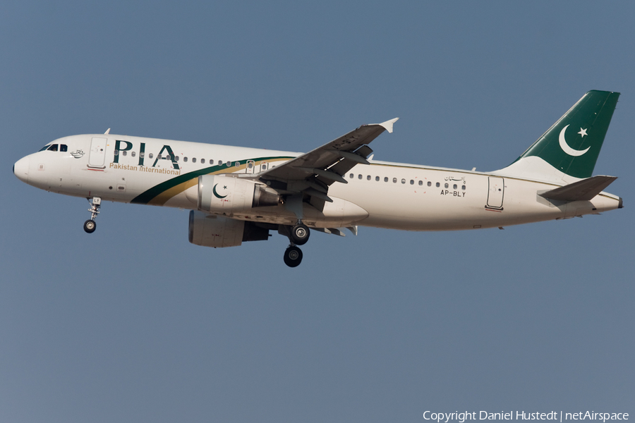 Pakistan International Airlines - PIA Airbus A320-216 (AP-BLY) | Photo 416221