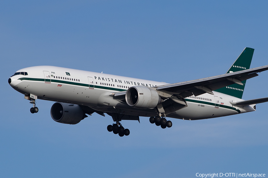 Pakistan International Airlines - PIA Boeing 777-2Q8(ER) (AP-BMG) | Photo 525662