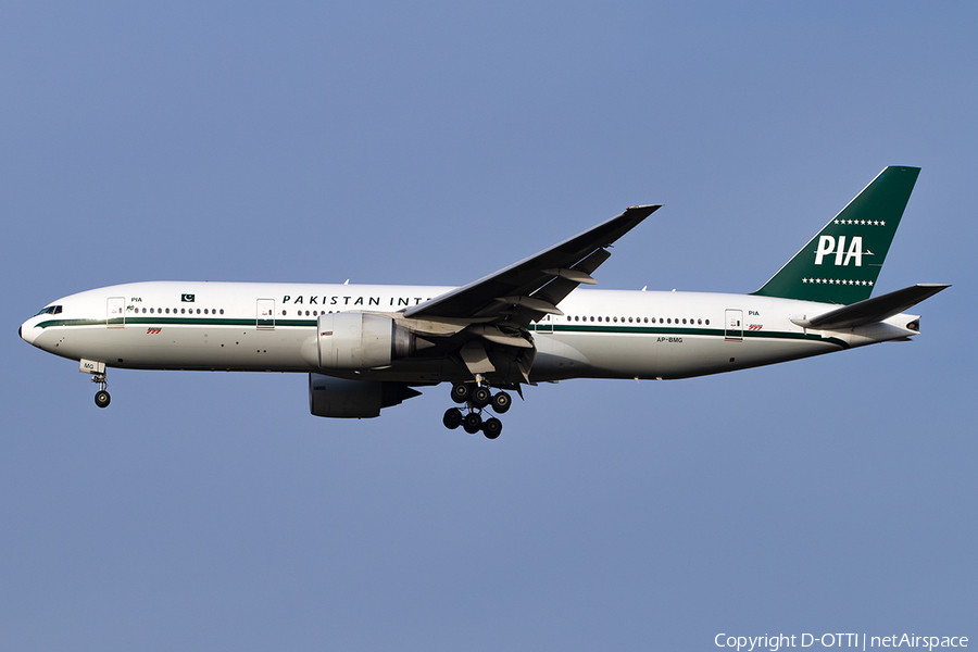 Pakistan International Airlines - PIA Boeing 777-2Q8(ER) (AP-BMG) | Photo 525663