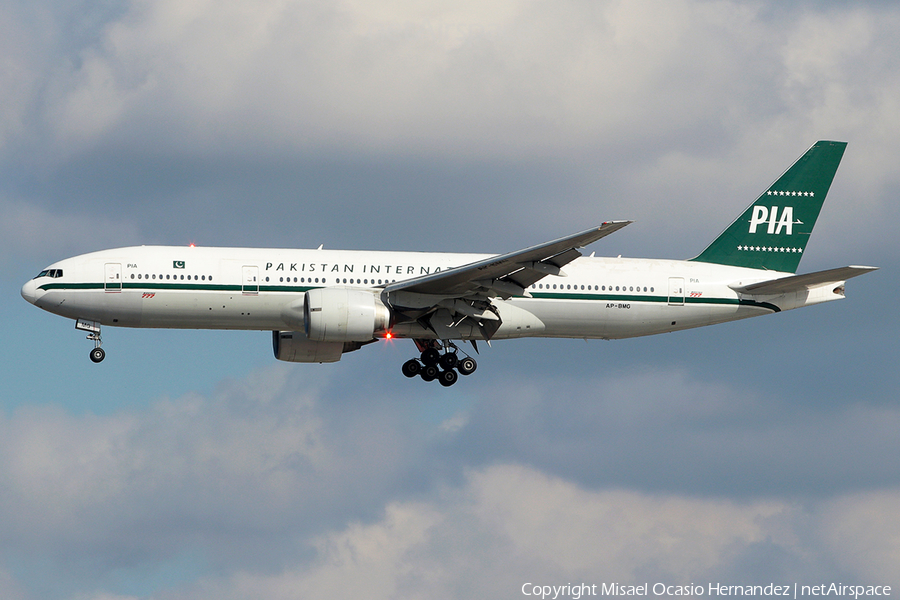 Pakistan International Airlines - PIA Boeing 777-2Q8(ER) (AP-BMG) | Photo 359569