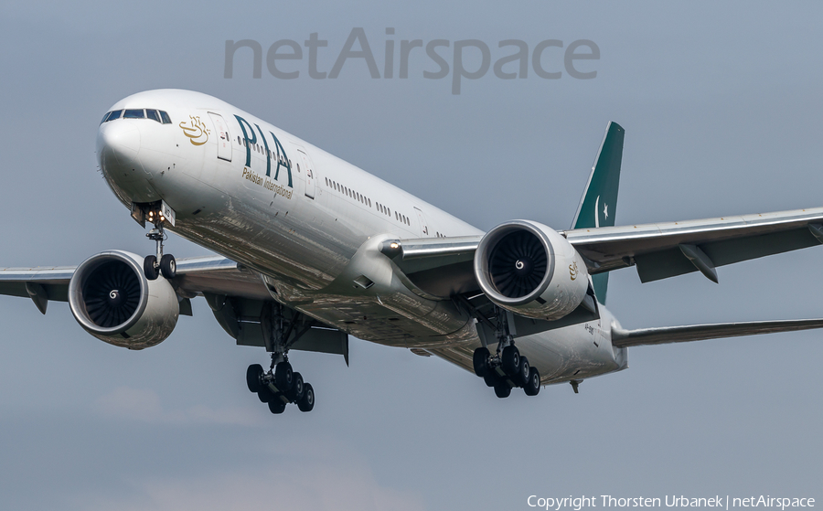 Pakistan International Airlines - PIA Boeing 777-3Q8(ER) (AP-BMS) | Photo 186062
