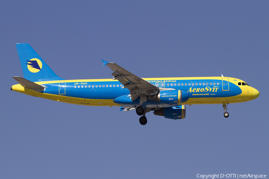 Aerosvit Airlines Airbus A320-212 (UR-DAH) | Photo 390806