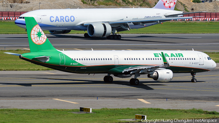 EVA Air Airbus A321-211 (B-16227) | Photo 644828