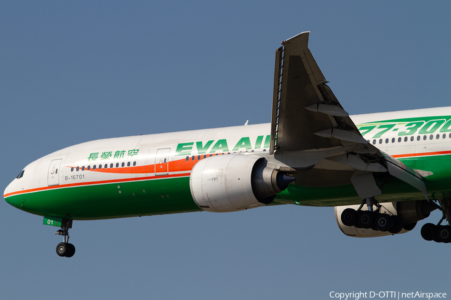 EVA Air Boeing 777-35E(ER) (B-16701) | Photo 338403
