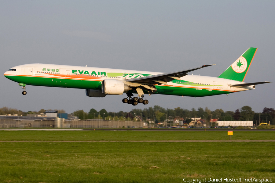 EVA Air Boeing 777-35E(ER) (B-16702) | Photo 550572