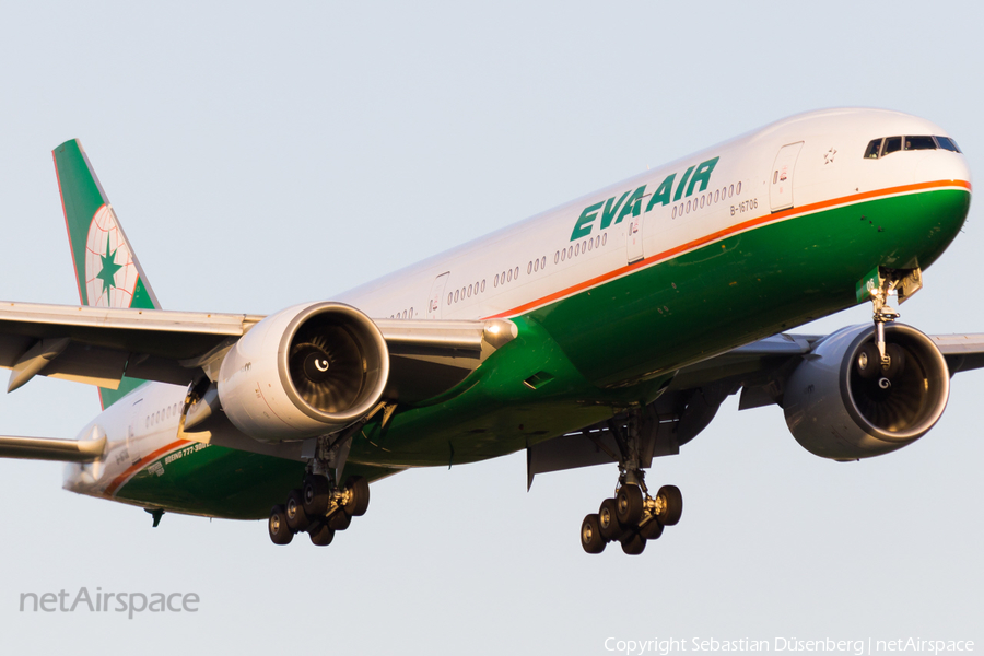EVA Air Boeing 777-35E(ER) (B-16706) | Photo 116607