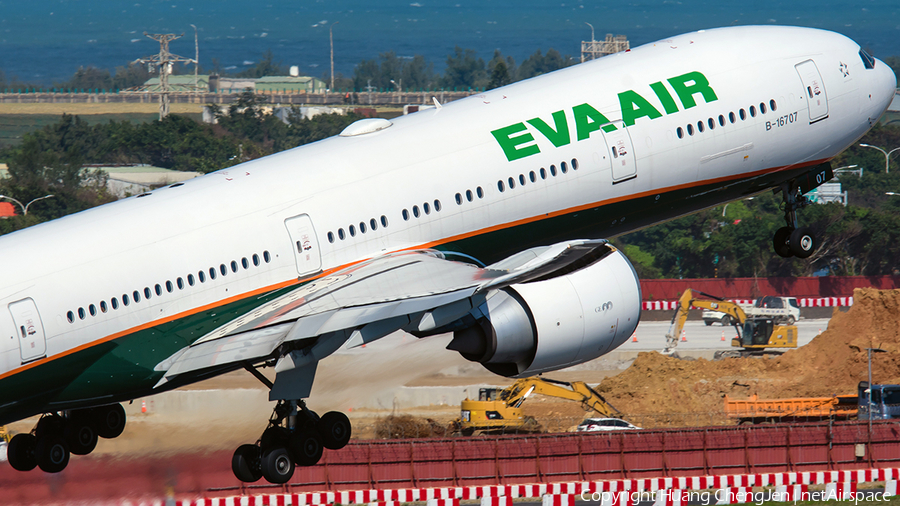 EVA Air Boeing 777-35E(ER) (B-16707) | Photo 660375