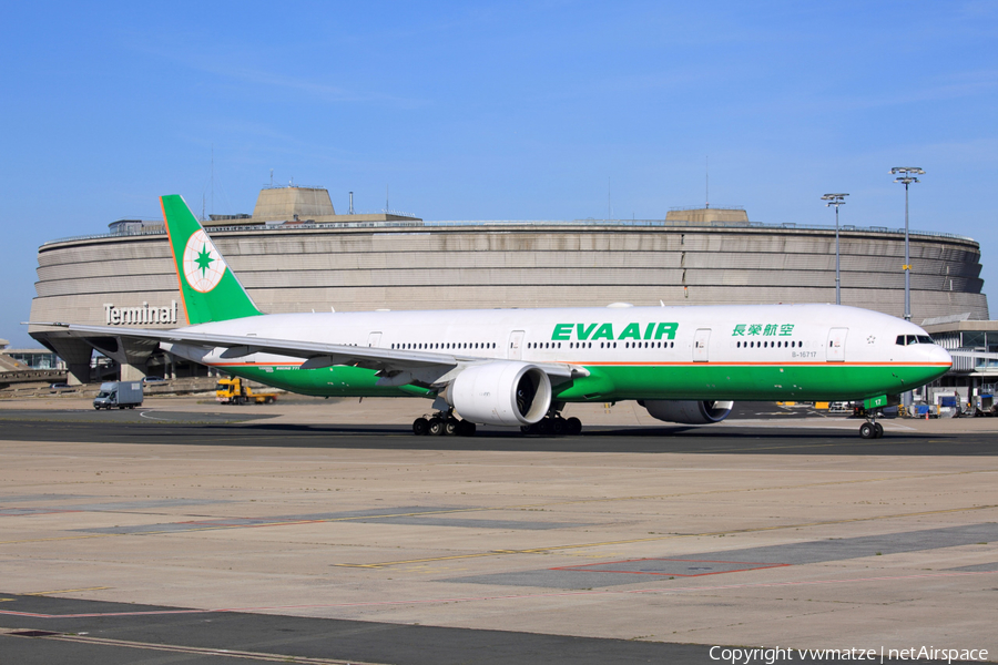 EVA Air Boeing 777-35E(ER) (B-16717) | Photo 127390