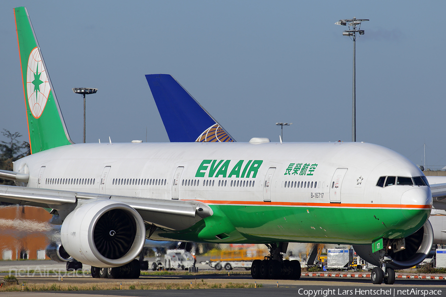 EVA Air Boeing 777-35E(ER) (B-16717) | Photo 127438