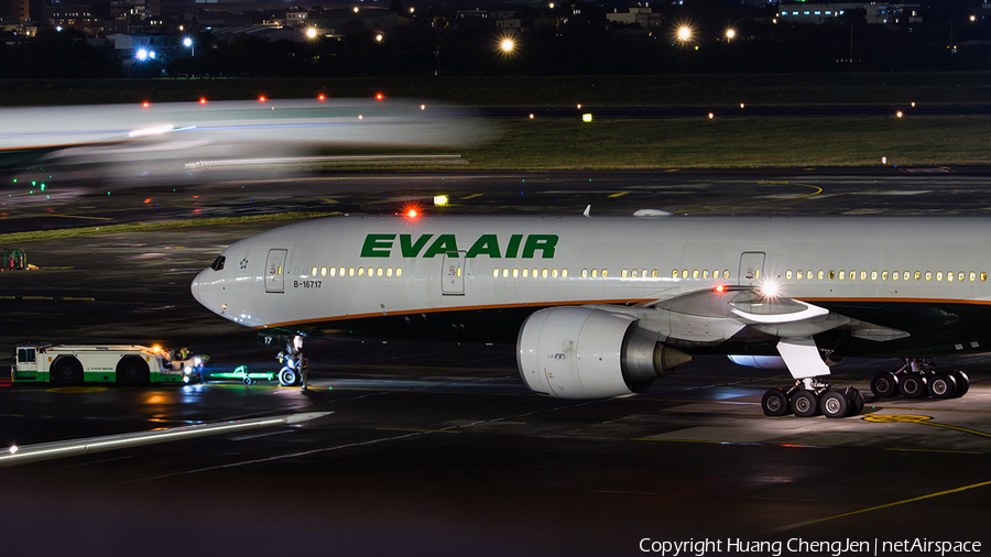 EVA Air Boeing 777-35E(ER) (B-16717) | Photo 660241