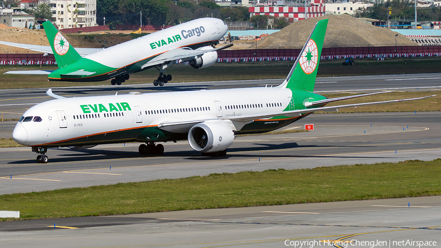 EVA Air Boeing 787-10 Dreamliner (B-17806) | Photo 656335