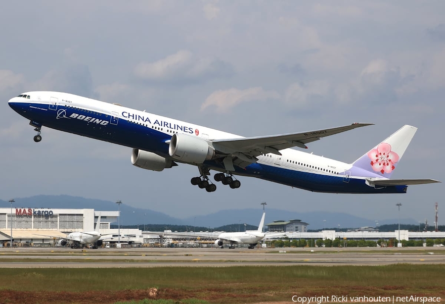 China Airlines Boeing 777-309(ER) (B-18007) | Photo 396347