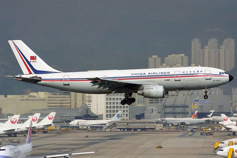 China Airlines Airbus A300B4-220 (B-1812) at  Hong Kong - Kai Tak International (closed), Hong Kong