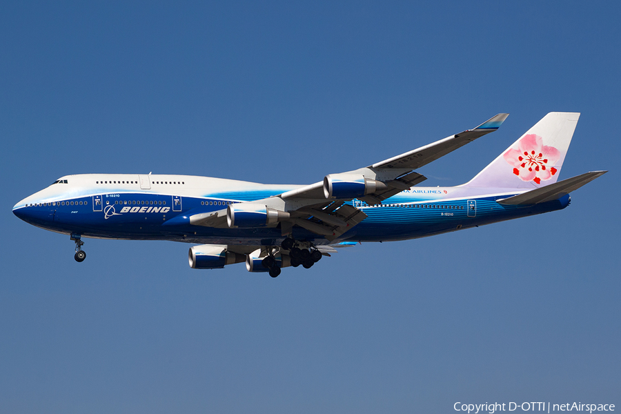 China Airlines Boeing 747-409 (B-18210) | Photo 182299