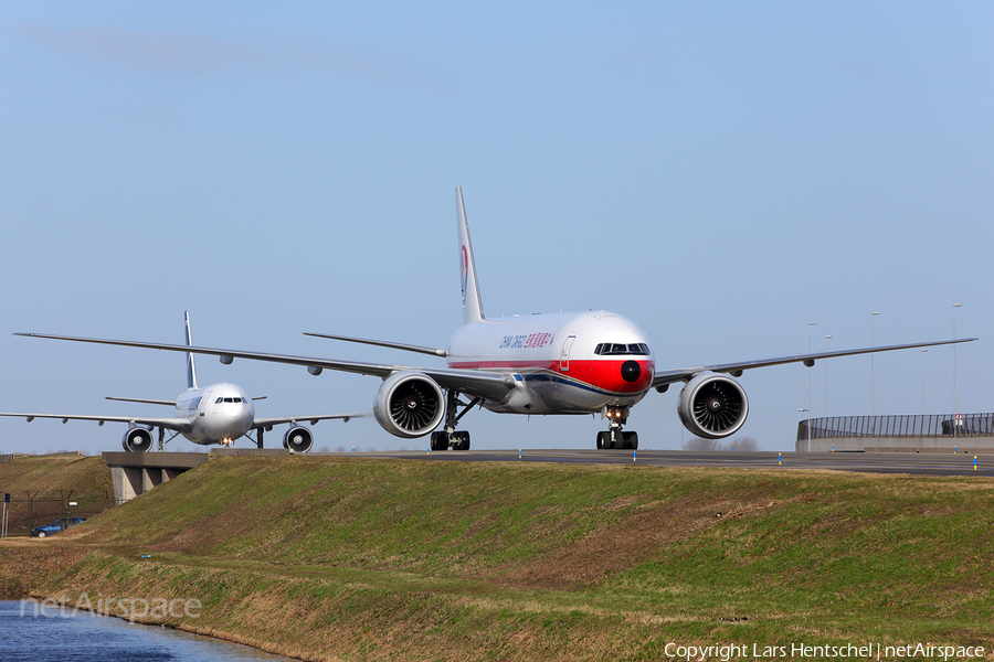 China Cargo Airlines Boeing 777-F6N (B-2082) | Photo 68884