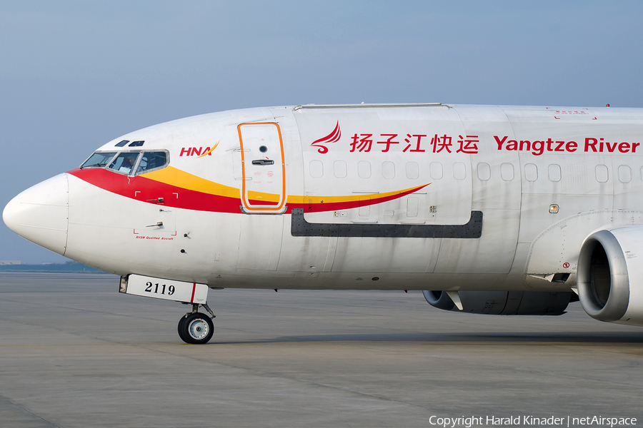 Yangtze River Express Boeing 737-332(SF) (B-2119) | Photo 304885