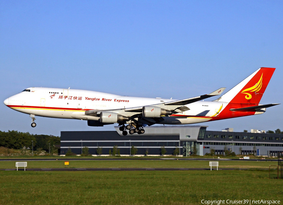 Yangtze River Express Boeing 747-481(BDSF) (B-2437) | Photo 181235