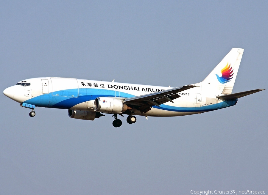 Donghai Airlines Boeing 737-36Q(SF) (B-2505) | Photo 61260