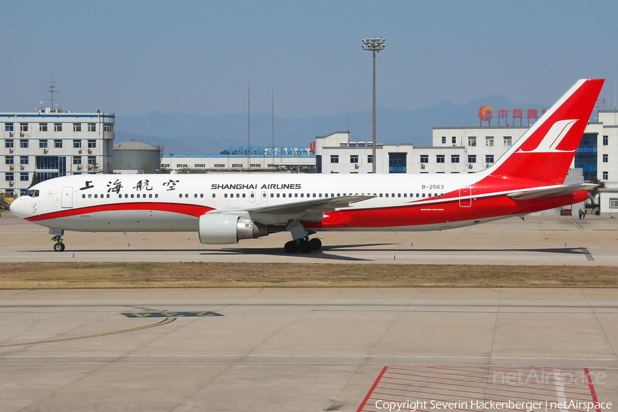 Shanghai Airlines Boeing 767-36D(ER) (B-2563) | Photo 204251