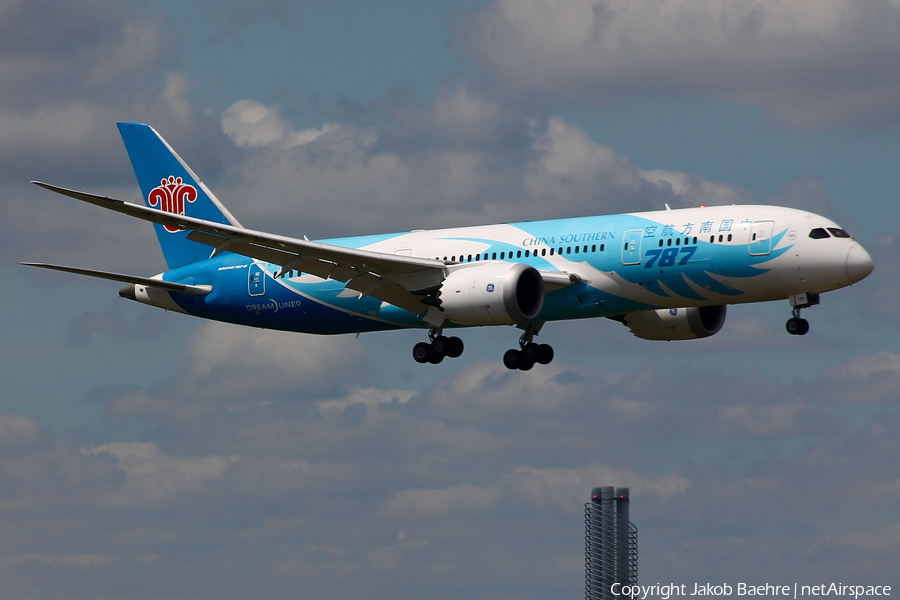 China Southern Airlines Boeing 787-8 Dreamliner (B-2733) | Photo 185587