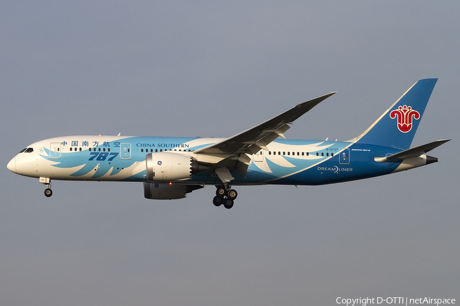 China Southern Airlines Boeing 787-8 Dreamliner (B-2737) | Photo 473622