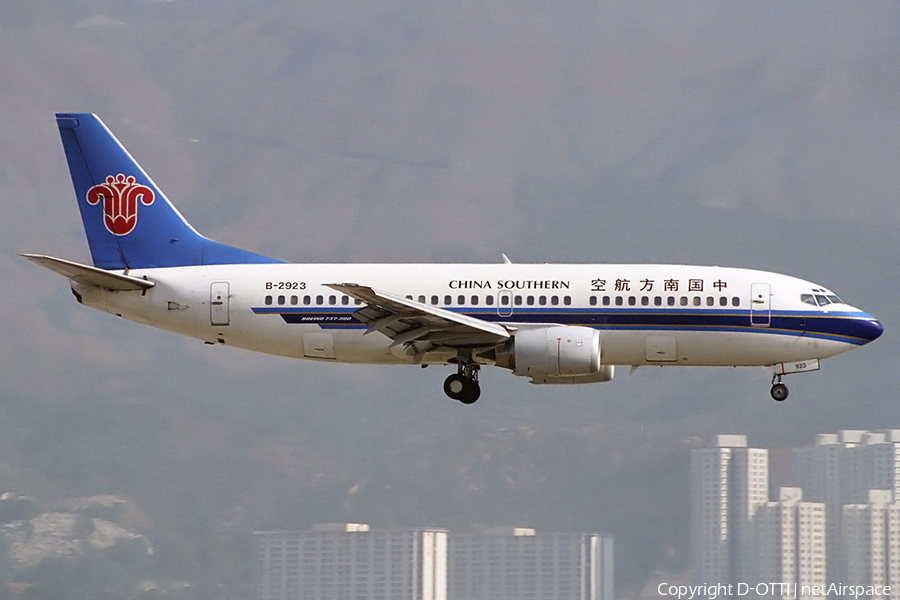 China Southern Airlines Boeing 737-31B (B-2923) | Photo 159569