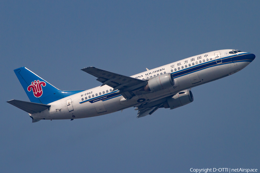 China Southern Airlines Boeing 737-31B (B-2952) | Photo 398075