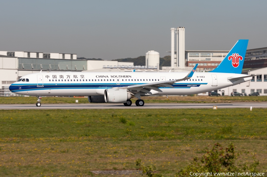 China Southern Airlines Airbus A321-253NX (B-30E2) | Photo 403395