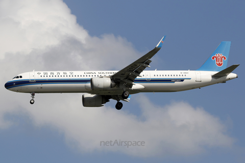 China Southern Airlines Airbus A321-253NX (B-30EV) at  Singapore - Changi, Singapore