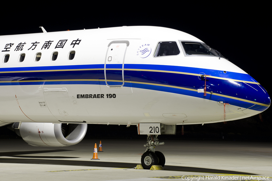 China Southern Airlines Embraer ERJ-190LR (ERJ-190-100LR) (B-3210) | Photo 304862