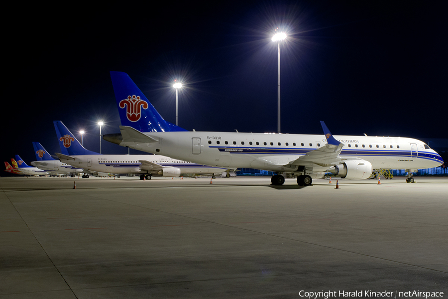 China Southern Airlines Embraer ERJ-190LR (ERJ-190-100LR) (B-3210) | Photo 304864