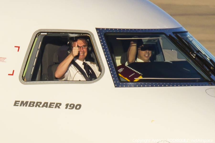 Colorful Guizhou Airlines Embraer ERJ-190LR (ERJ-190-100LR) (B-3320) | Photo 204782