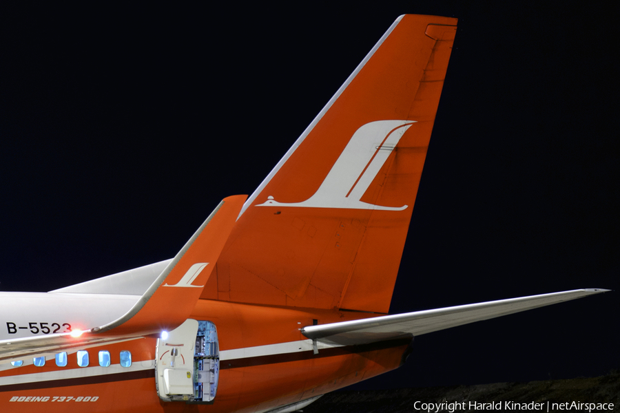 Shanghai Airlines Boeing 737-86D (B-5523) | Photo 307332