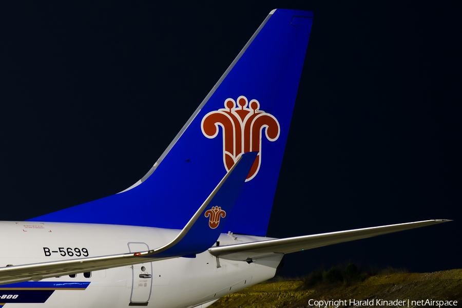 China Southern Airlines Boeing 737-81B (B-5699) | Photo 307032