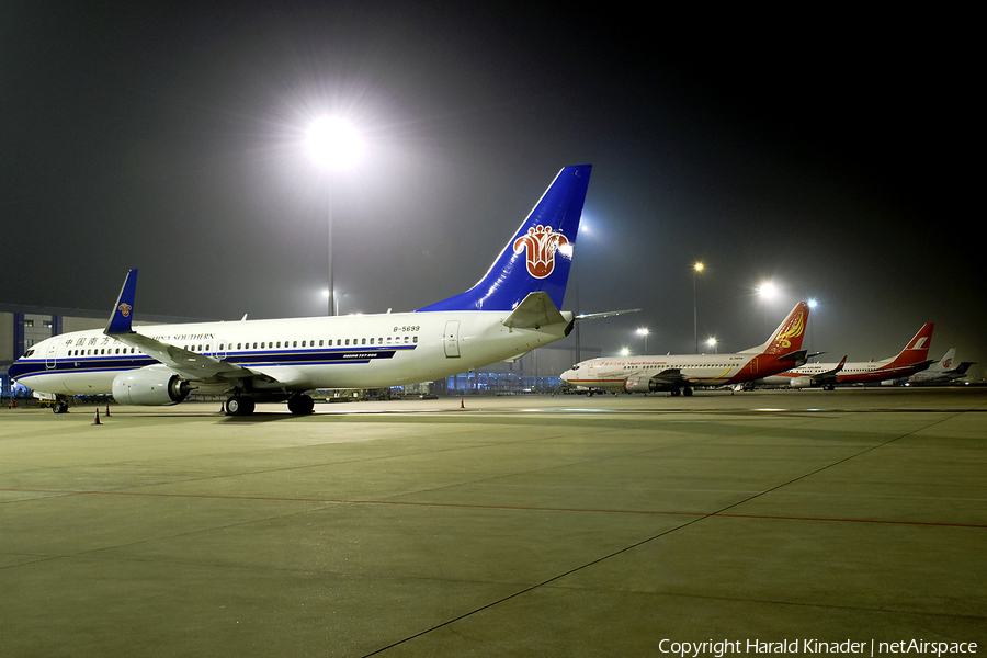 China Southern Airlines Boeing 737-81B (B-5699) | Photo 307055
