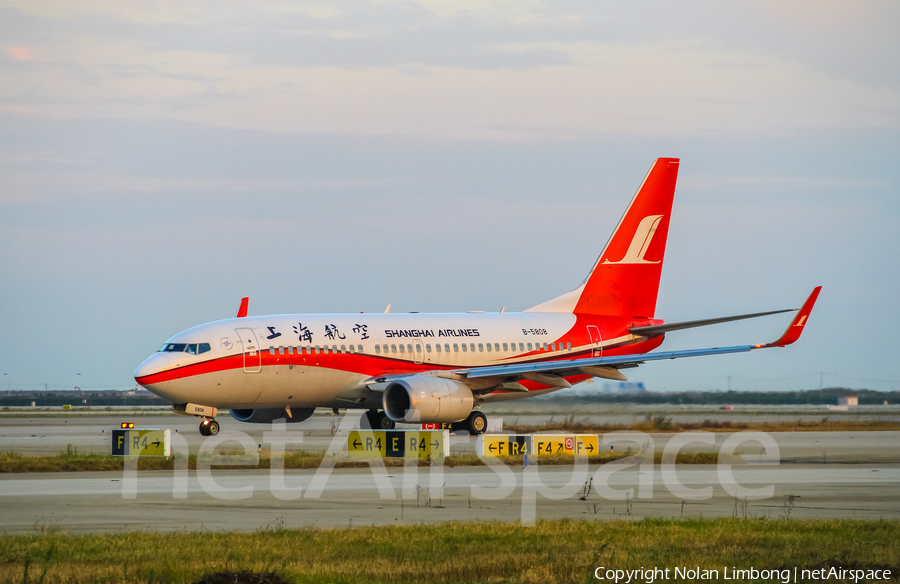 Shanghai Airlines Boeing 737-79P (B-5808) | Photo 366818