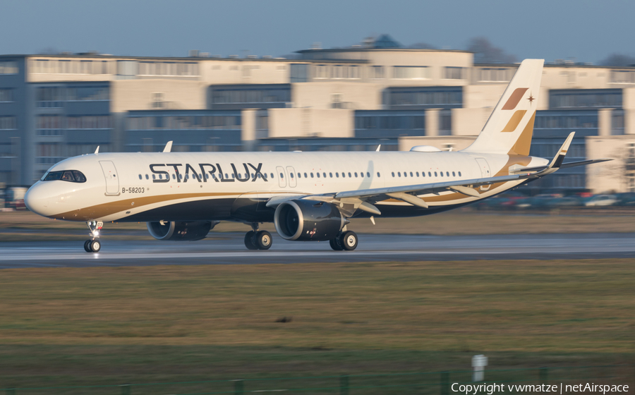 Starlux Airlines Airbus A321-252NX (B-58203) | Photo 368223