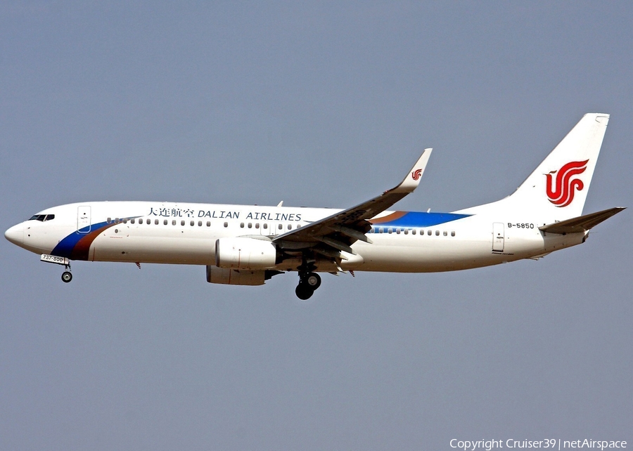 Dalian Airlines Boeing 737-89L (B-5850) | Photo 57955