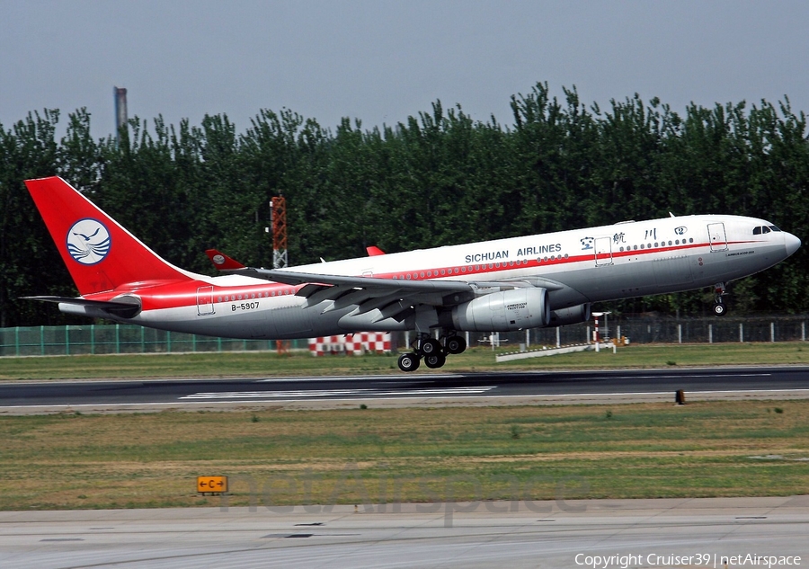 Sichuan Airlines Airbus A330-243 (B-5907) | Photo 57891