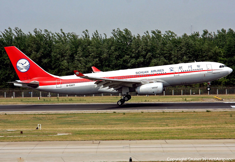 Sichuan Airlines Airbus A330-243 (B-5907) | Photo 58293