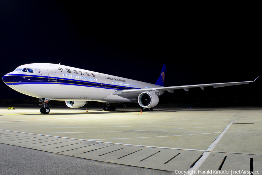 China Southern Airlines Airbus A330-323 (B-5917) | Photo 307334