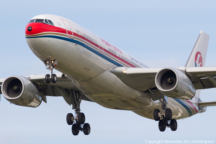 China Eastern Airlines Airbus A330-243 (B-5920) | Photo 136367