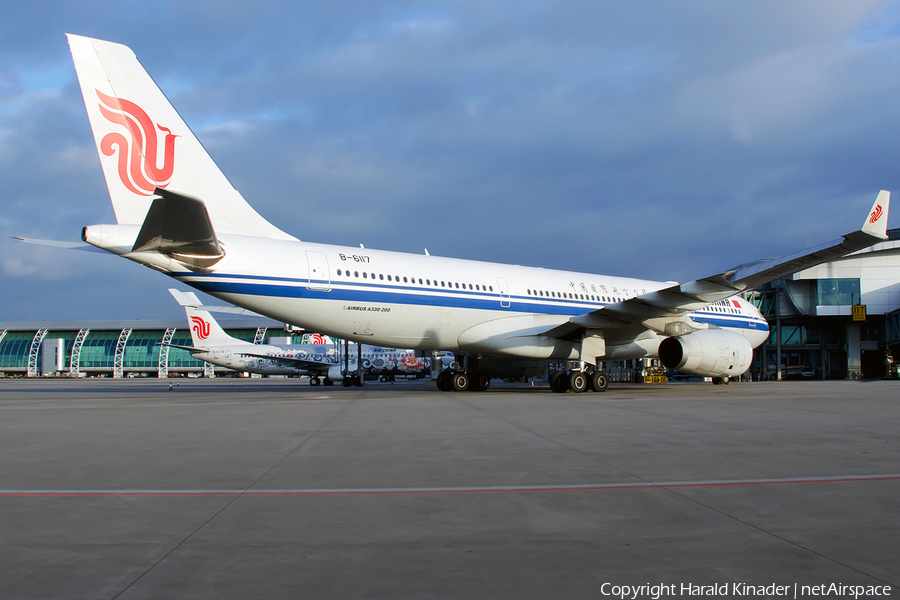 China Eastern Airlines Airbus A330-243 (B-5926) | Photo 290757